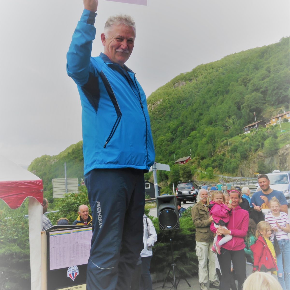 Langs Åkrafjorden, IF Klypetussen